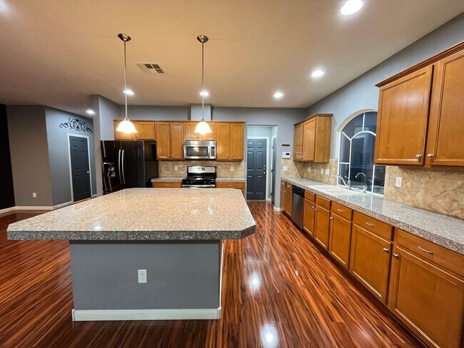 Building Photo - Desirable 4 Bedroom 2.5. Bathroom home in ...