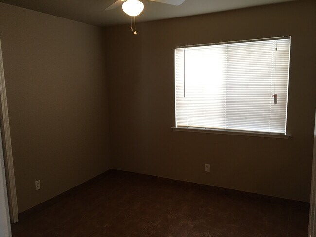Building Photo - Charming Single-Family Home For Rent!