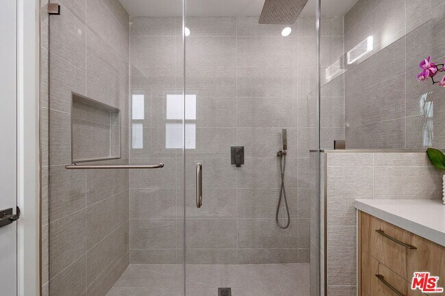 Building Photo - 12849 Tiara St