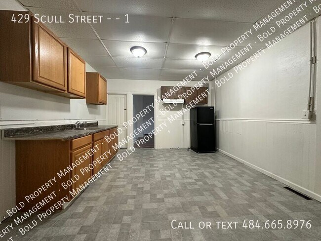 Building Photo - 429 Scull St