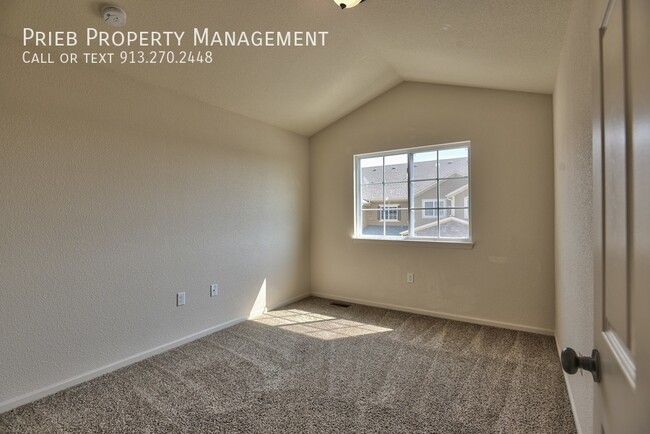 Building Photo - Parkview Townhome - Available April 21st