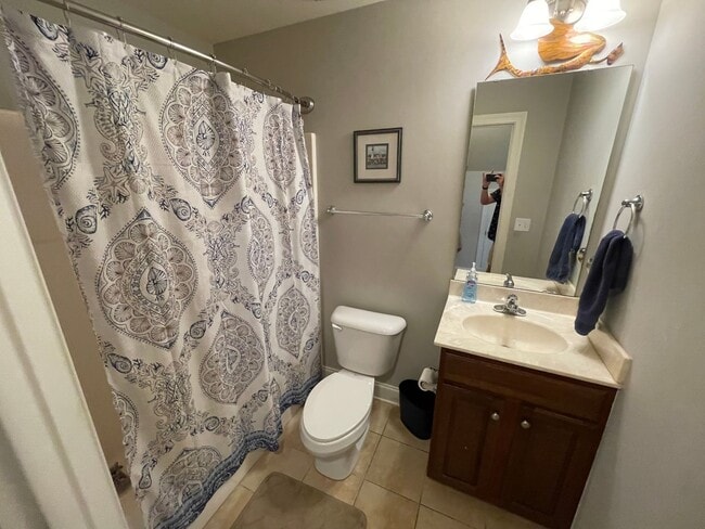 Building Photo - 4 Bedroom 3.5 Bath Home in Carolina Lakes!