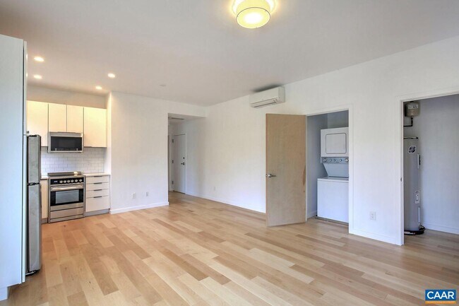 Building Photo - 1130 E High St