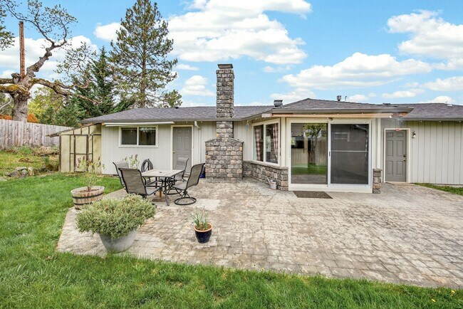 Building Photo - Unfurnished Light-Filled, Beautifully Updated 3-Bedroom Home in Jacksonville