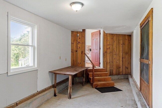 Building Photo - 370 Harwood Ave