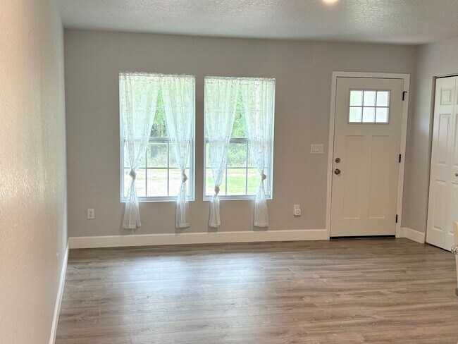 Building Photo - Peaceful Country Living in Bronson, FL!