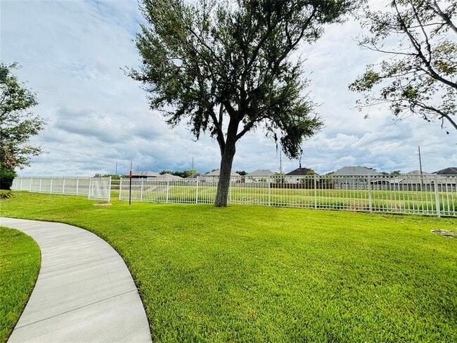 Building Photo - 1803 Stoneleigh Ct
