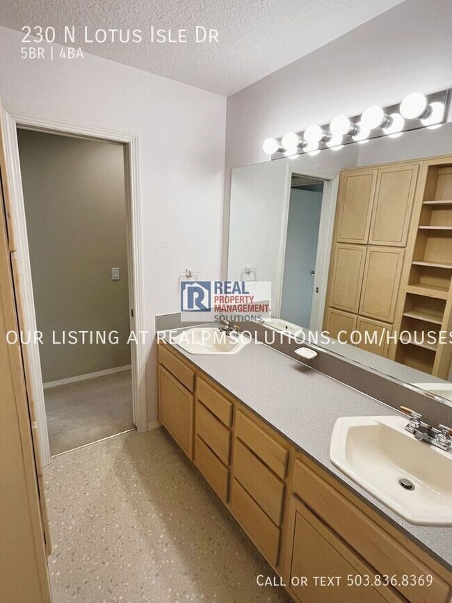 Building Photo - 230 N Lotus Isle Dr