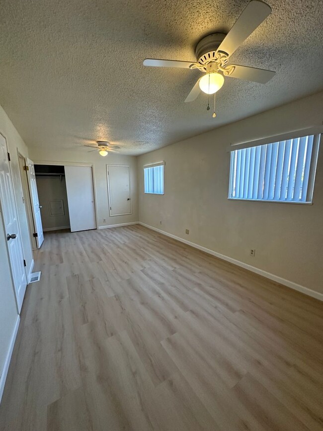 Building Photo - SPACIOUS MULTI-STORY 4 BEDROOM 2.5 BATHROOM HOME IN ANDERSON