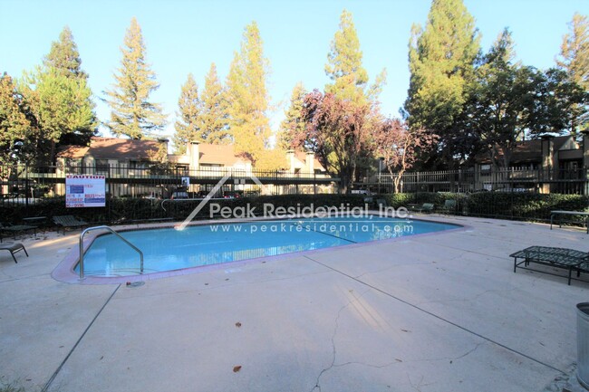 Building Photo - Wonderful 2bd/1ba South Natomas Condo in G...