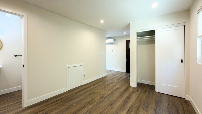 Building Photo - 1346  S Dunsmuir Ave -1/2