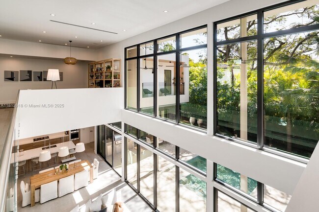 Building Photo - 4094 Park Ave