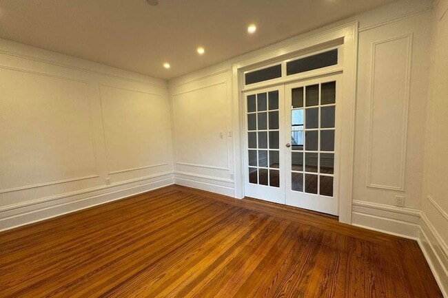 Building Photo - 31 E 127th St