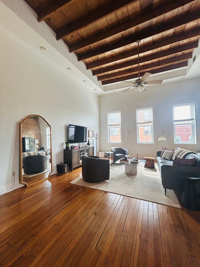 Building Photo - Madison Ave. Loft