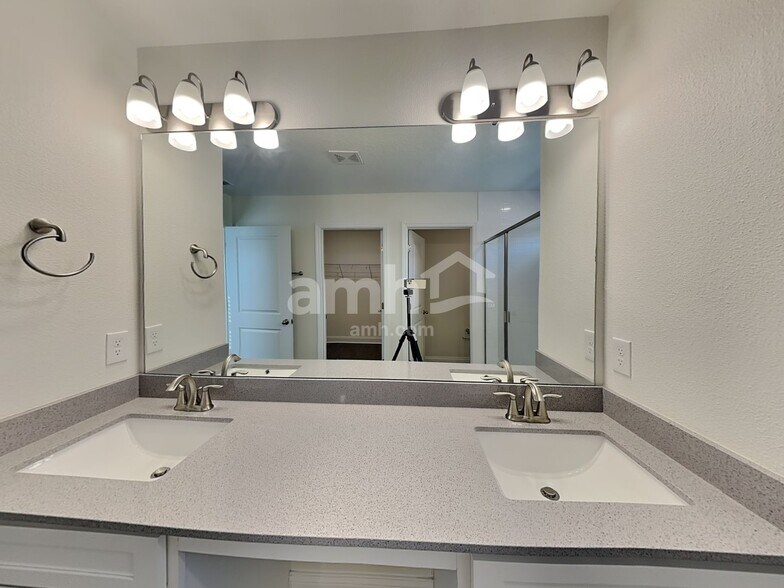 Building Photo - 6158 Little Blf Cir