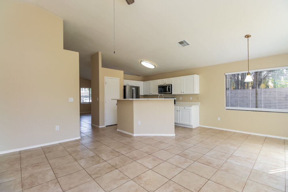 Building Photo - 495 W Scott Ave