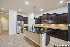 Building Photo - 707 Gold Beauty