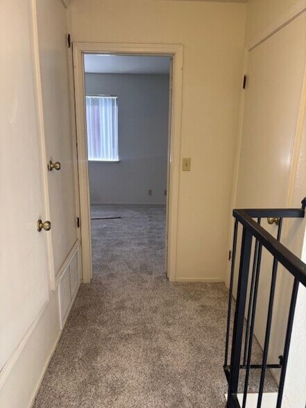 Building Photo - 828 Adams Terrace