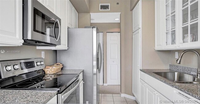 Building Photo - 7330 Ocean Terrace