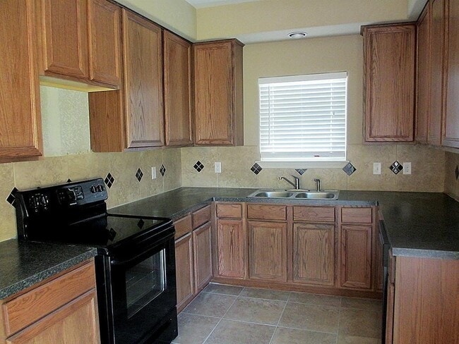 Building Photo - 139 S Bend Ct