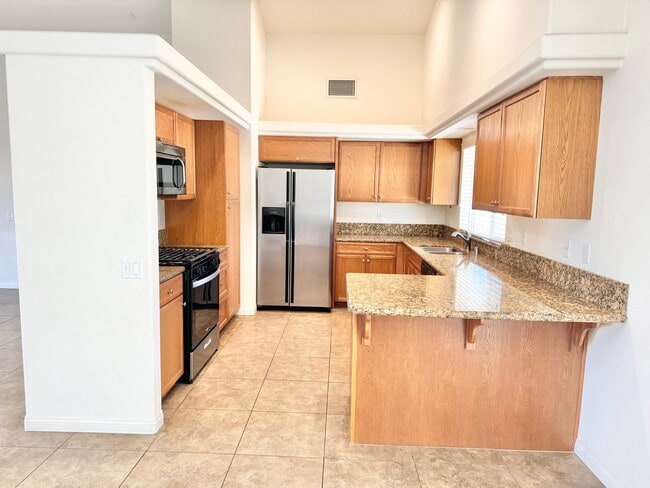 Building Photo - Huge 3 bed 2 bath Home In Storey Park Neig...
