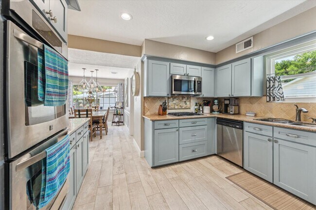 Building Photo - 4311 Meadowbank Dr