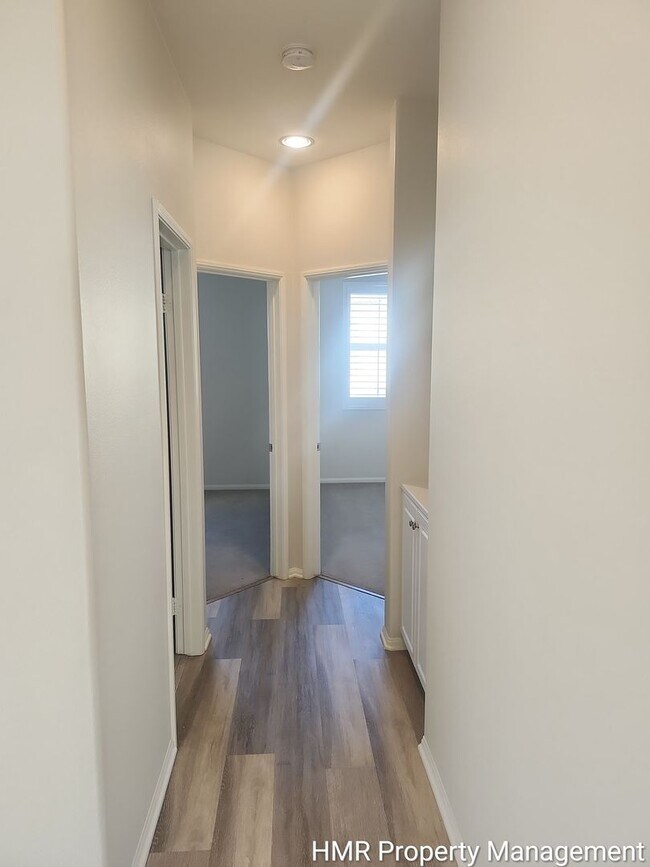 Building Photo - Modern 3-Story Townhouse