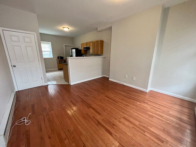 Building Photo - Stunning 4-Bedroom Townhouse in North Phil...