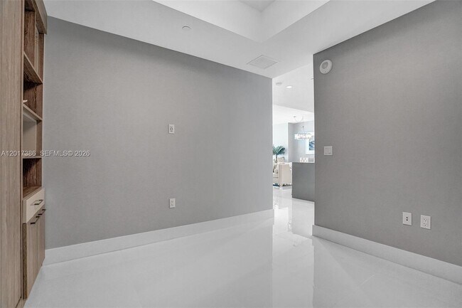 Building Photo - 100 E Las Olas Blvd