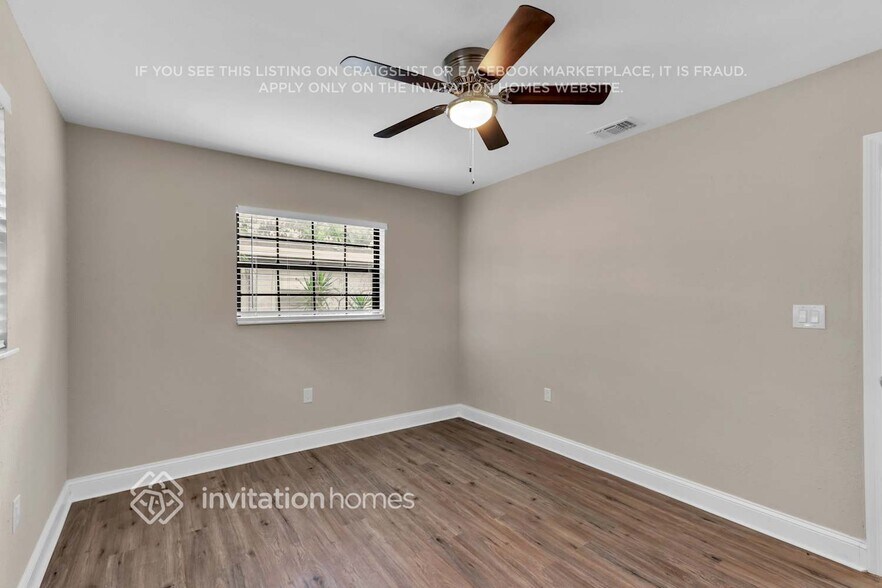 Building Photo - 4426 W Iowa Ave