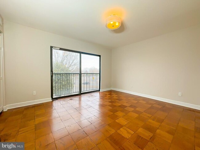 Building Photo - 6 Monroe St