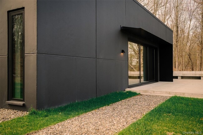 Building Photo - 279 Tompkins Rd