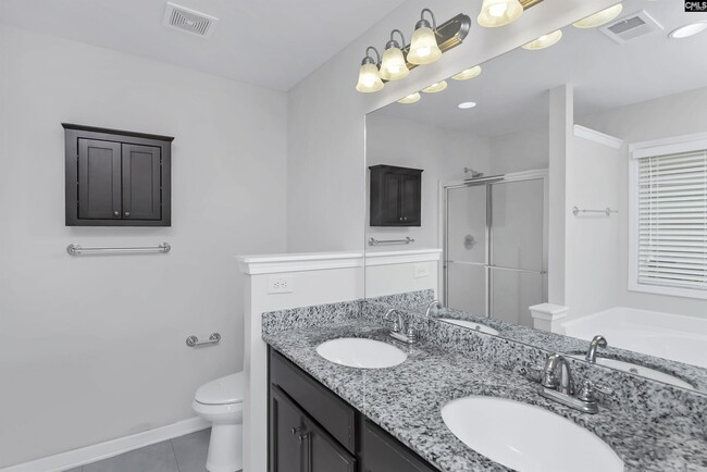 Building Photo - 356 Finch Ln
