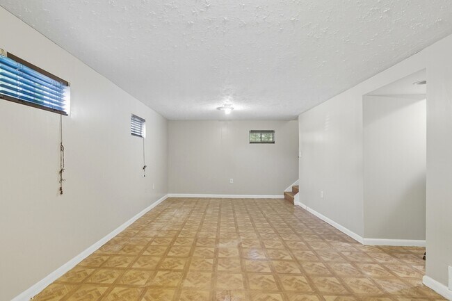Building Photo - 7910 Beechnut Rd