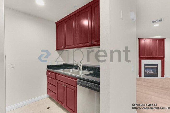 Building Photo - 717 E Denny Way