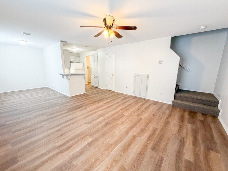 Building Photo - 709 Sonesta Dr