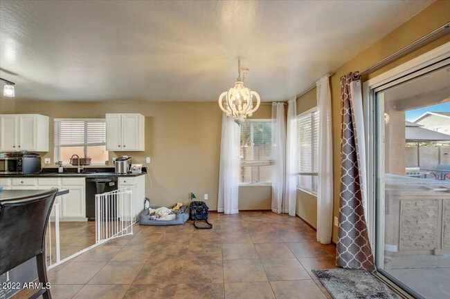 Building Photo - 14878 W Bloomfield Rd