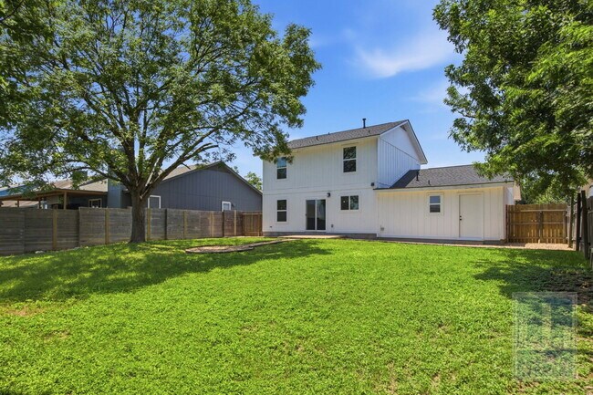 Building Photo - 3610 Alexandria Dr