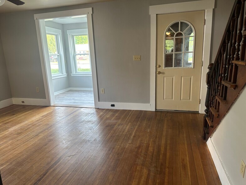 Living room - 179 Maple Ave