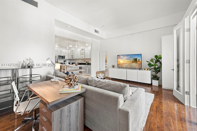 Building Photo - 2301 Collins Ave