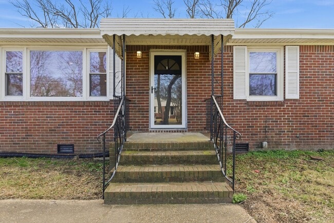 Building Photo - 2725 Greendale Ave