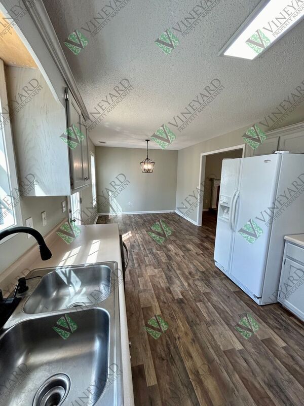 Building Photo - 19 Oak Grove Ln NW