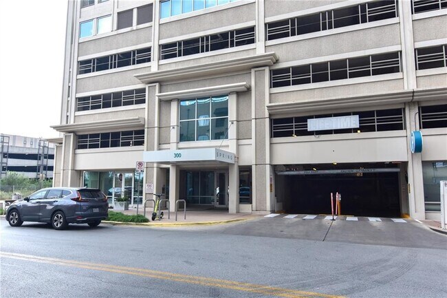 Building Photo - 300 Bowie St