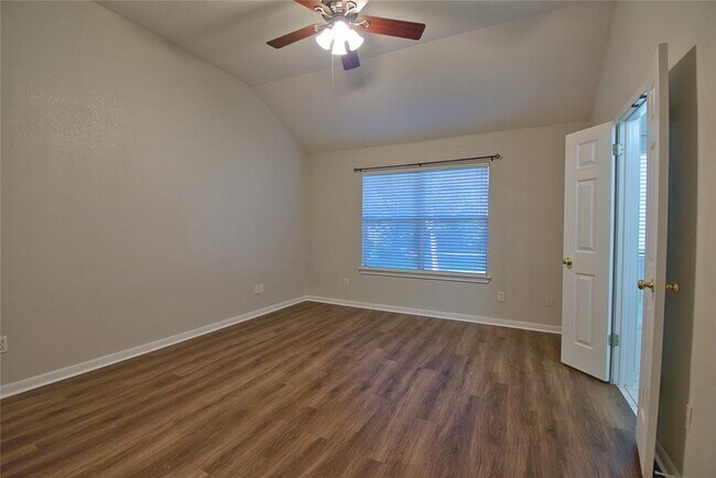 Building Photo - 120 Greenside Ln