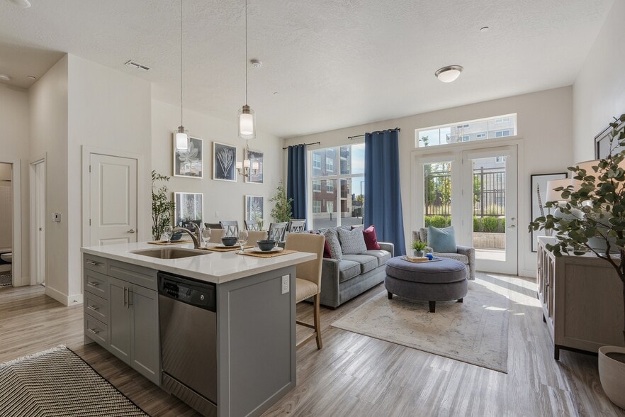 Building Photo - 200 City View