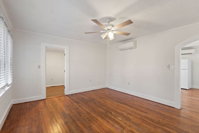 Building Photo - 537 Huston St