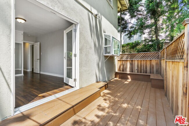 Building Photo - 920 Westbourne Dr