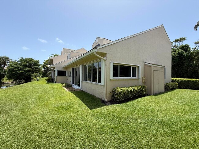 Building Photo - 225 N Lakeshore Dr
