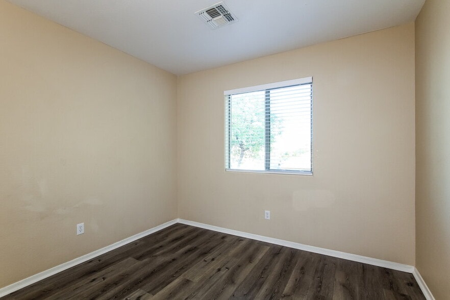 Building Photo - 17423 W Watson Ln