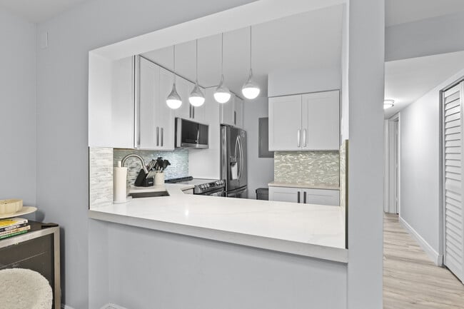 Building Photo - 629 Sea Pine Way